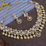 Load image into Gallery viewer, Yukna Kundan Choker Set With Earring