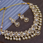 Load image into Gallery viewer, Yukna Kundan Choker Set With Earring