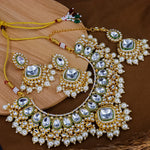 Load image into Gallery viewer, Shivay Premium Kundan Choker Set With Earring & Maangteeka