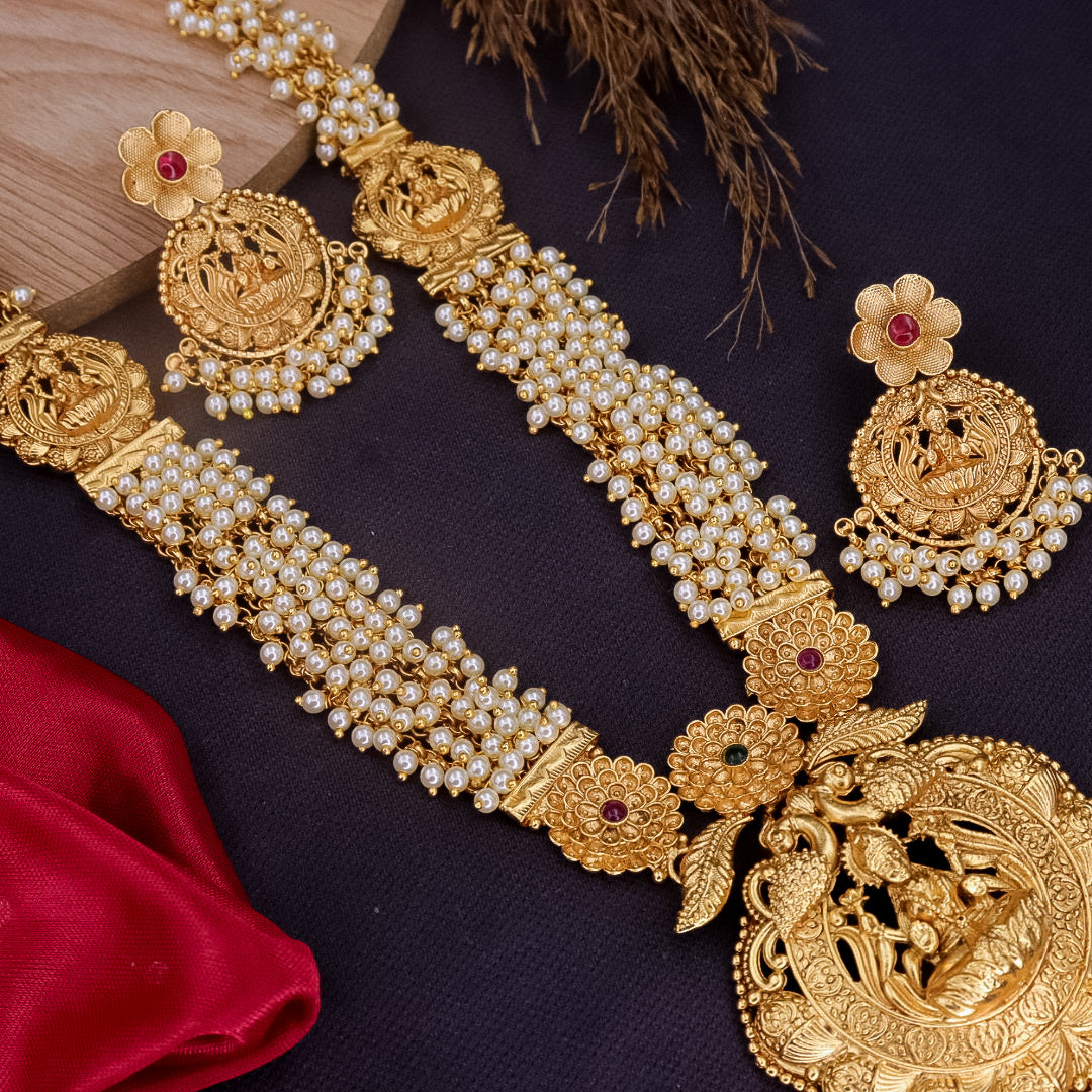 Visahaka Rajwadi Long Moti Set