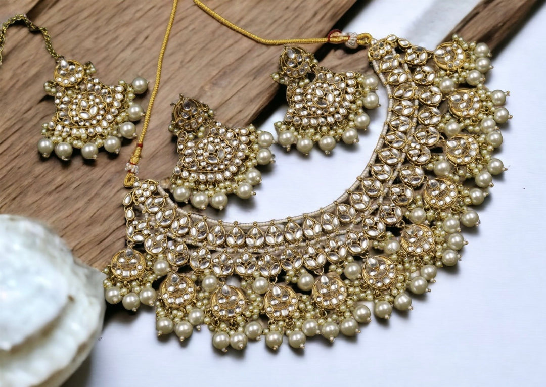 Jonita Mahendi Polish Kundan Choker Set