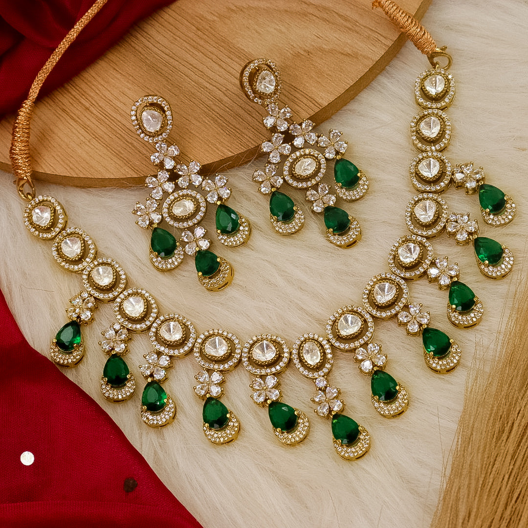 Yaisha Emerald Moissanite Set