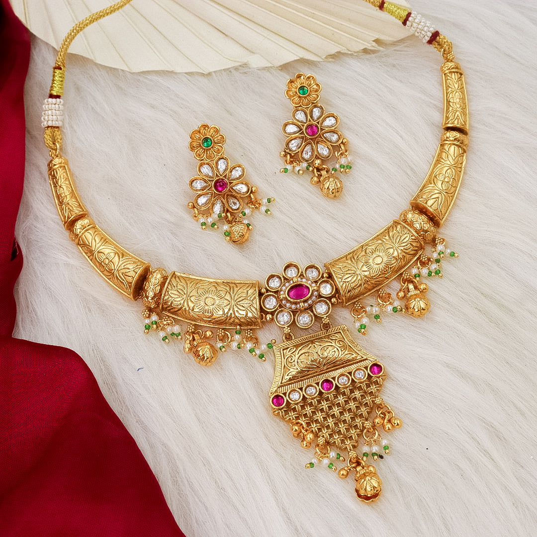 Shabana Swaroski Hasli necklace