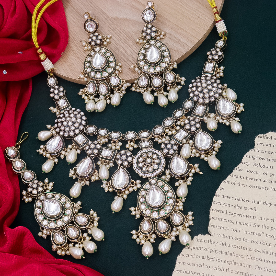 Shifa Statment Choker