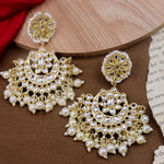 Load image into Gallery viewer, Shiffa  Earrings With Mangtika
