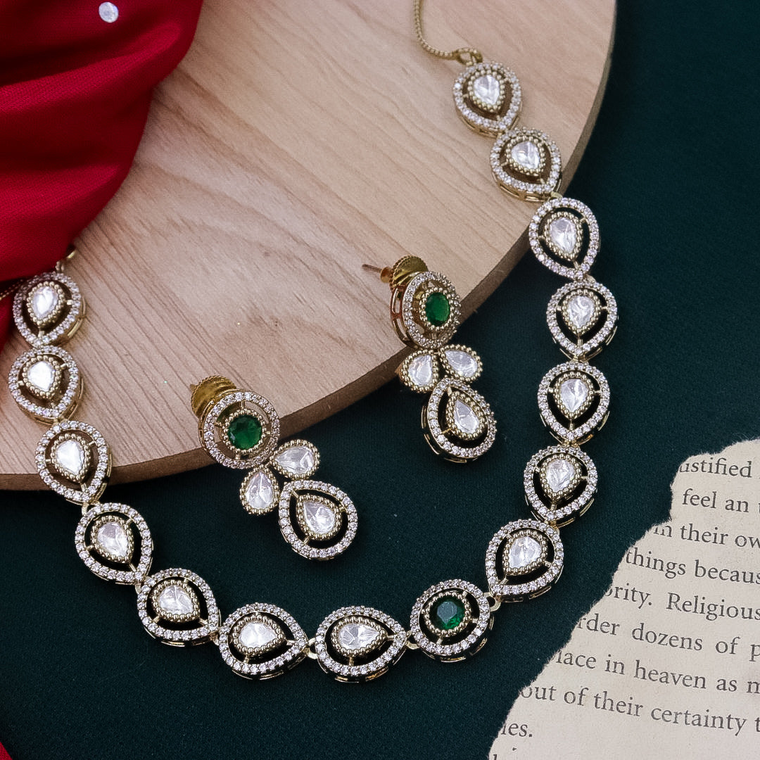 Moissante Sleek Choker