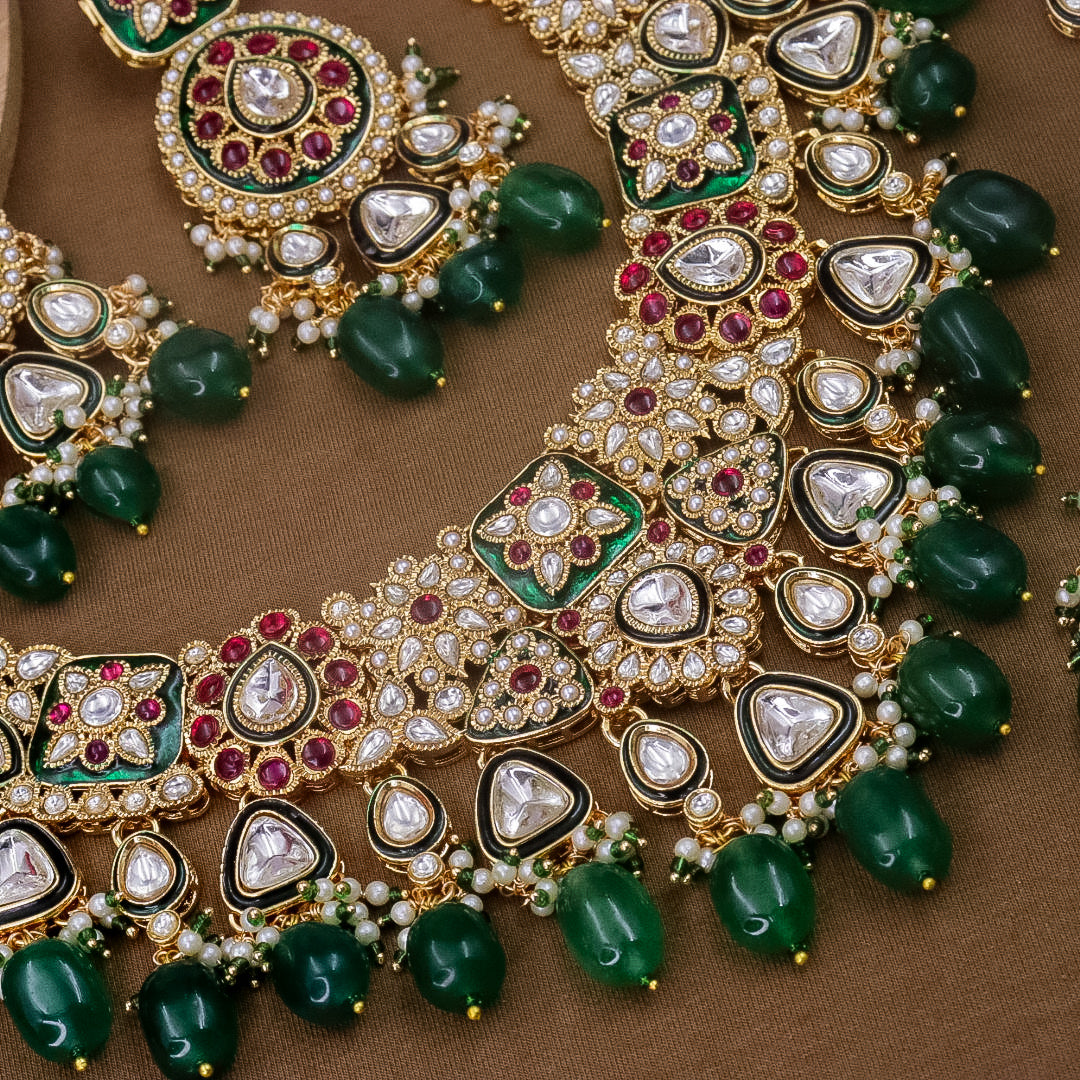 Muskaan Semi Bridal Choker Set With Teeka