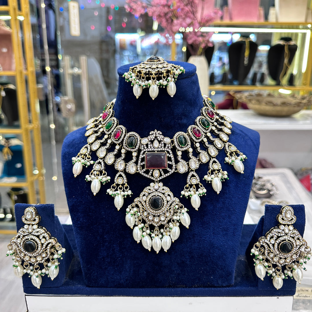 Vanya Polki  Necklace With Mangtika