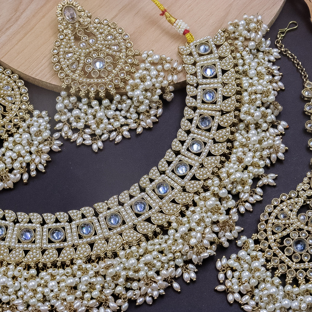 Minali Statement Set With Mangtika