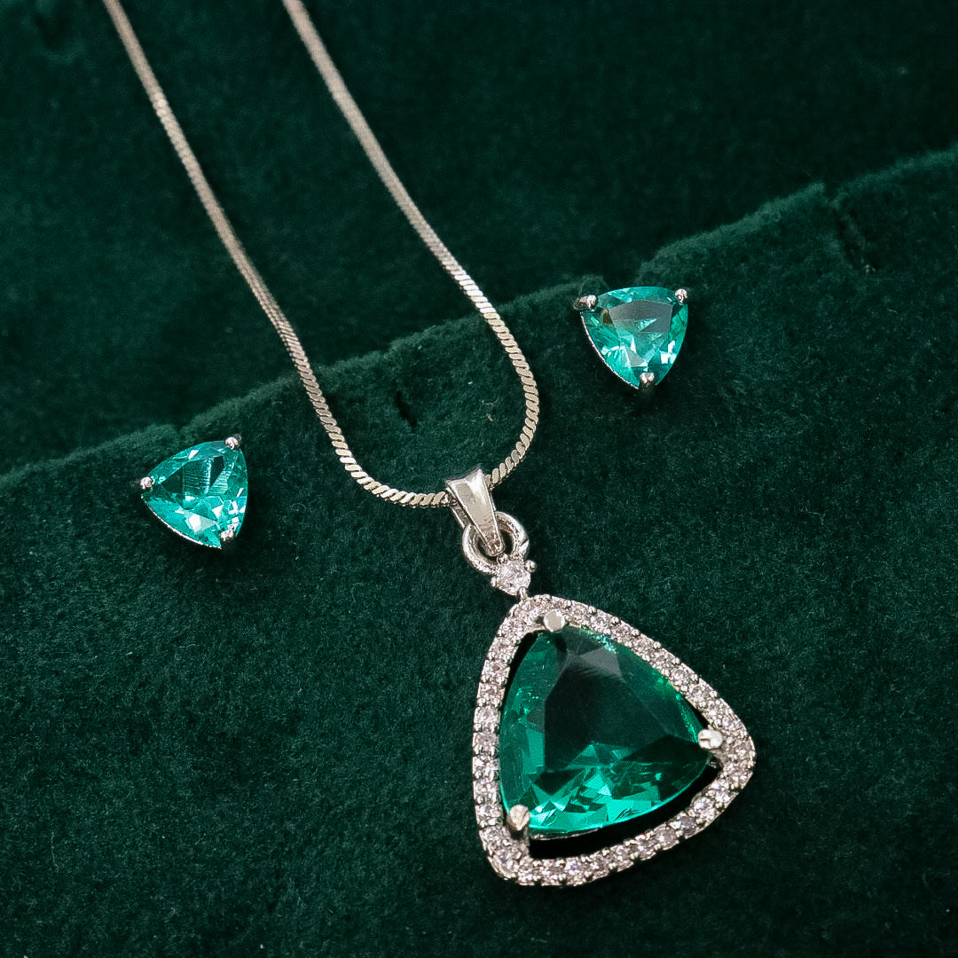 Renu AD Pendent Set