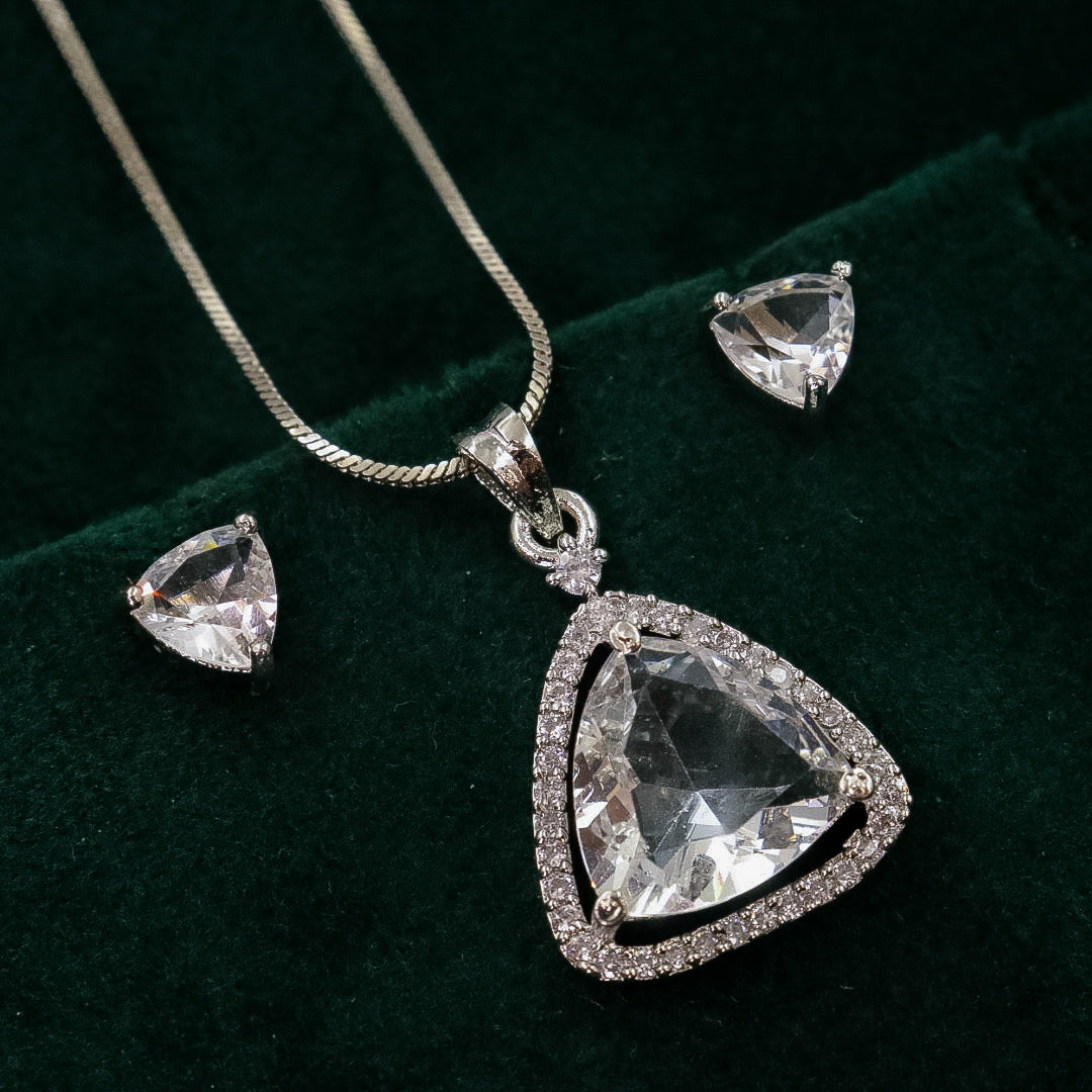 Renu AD Pendent Set