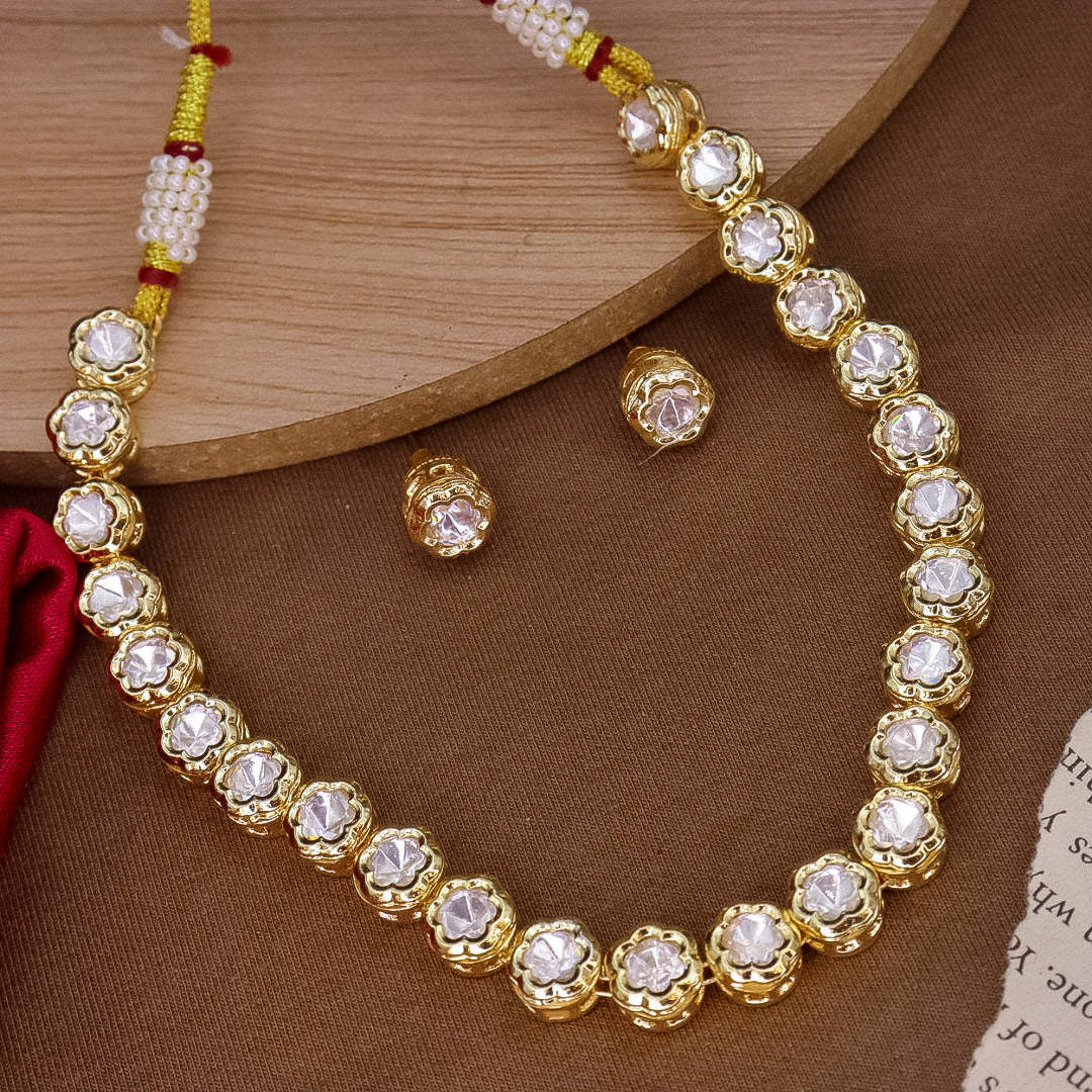 Vanita Dibbi Kundan Necklace