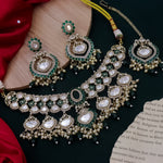 Load image into Gallery viewer, Premium Emerald Choker With Earrings And Mangtika