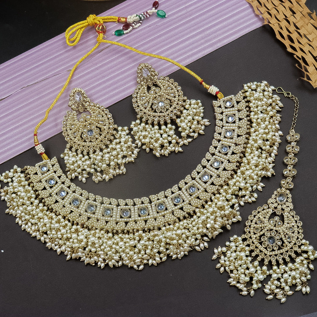 Minali Statement Set With Mangtika