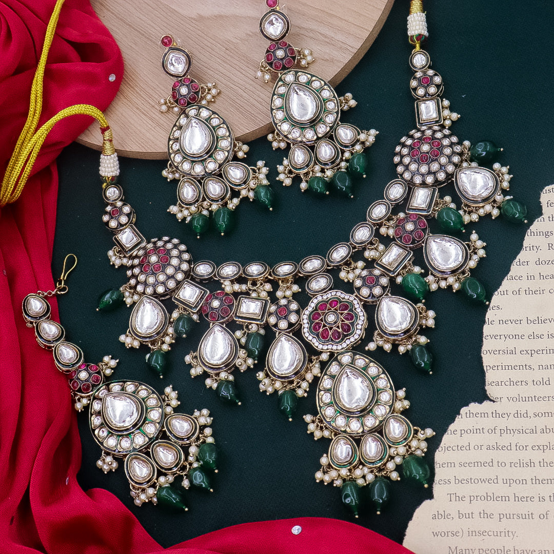Shifa Statment Choker