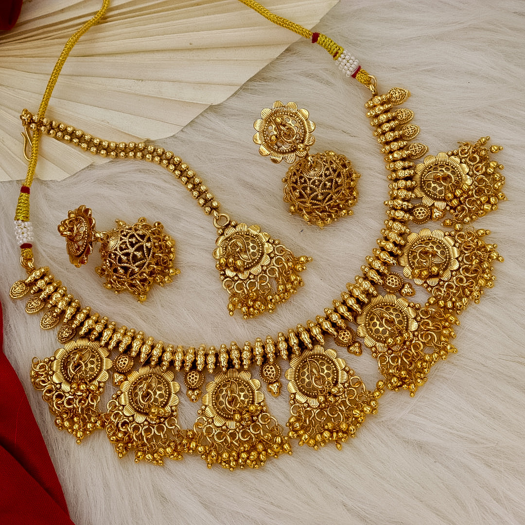 Jefri Trending Golden  Necklace With Earrings And Mangtika