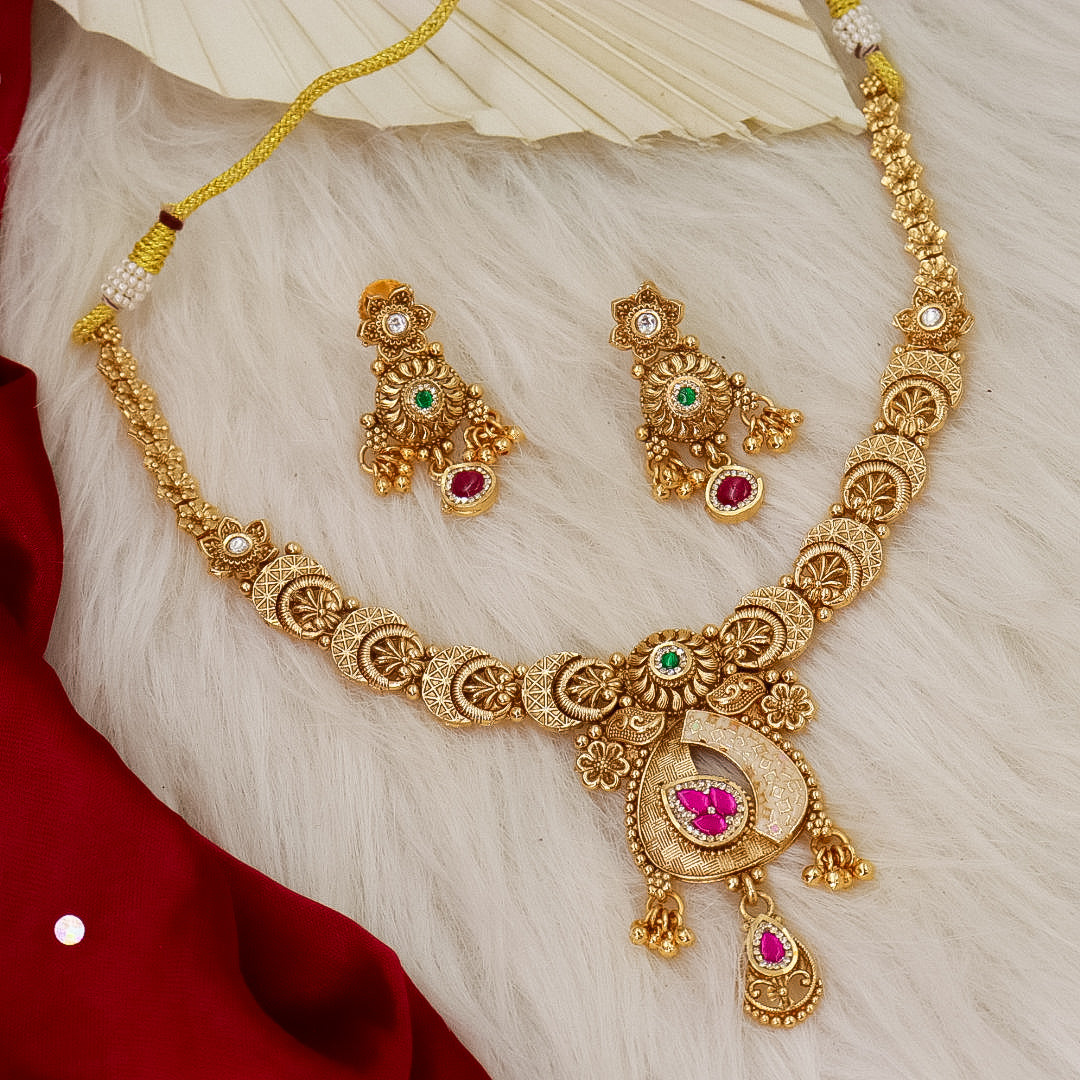 Sana Swaroski Sleek Necklace