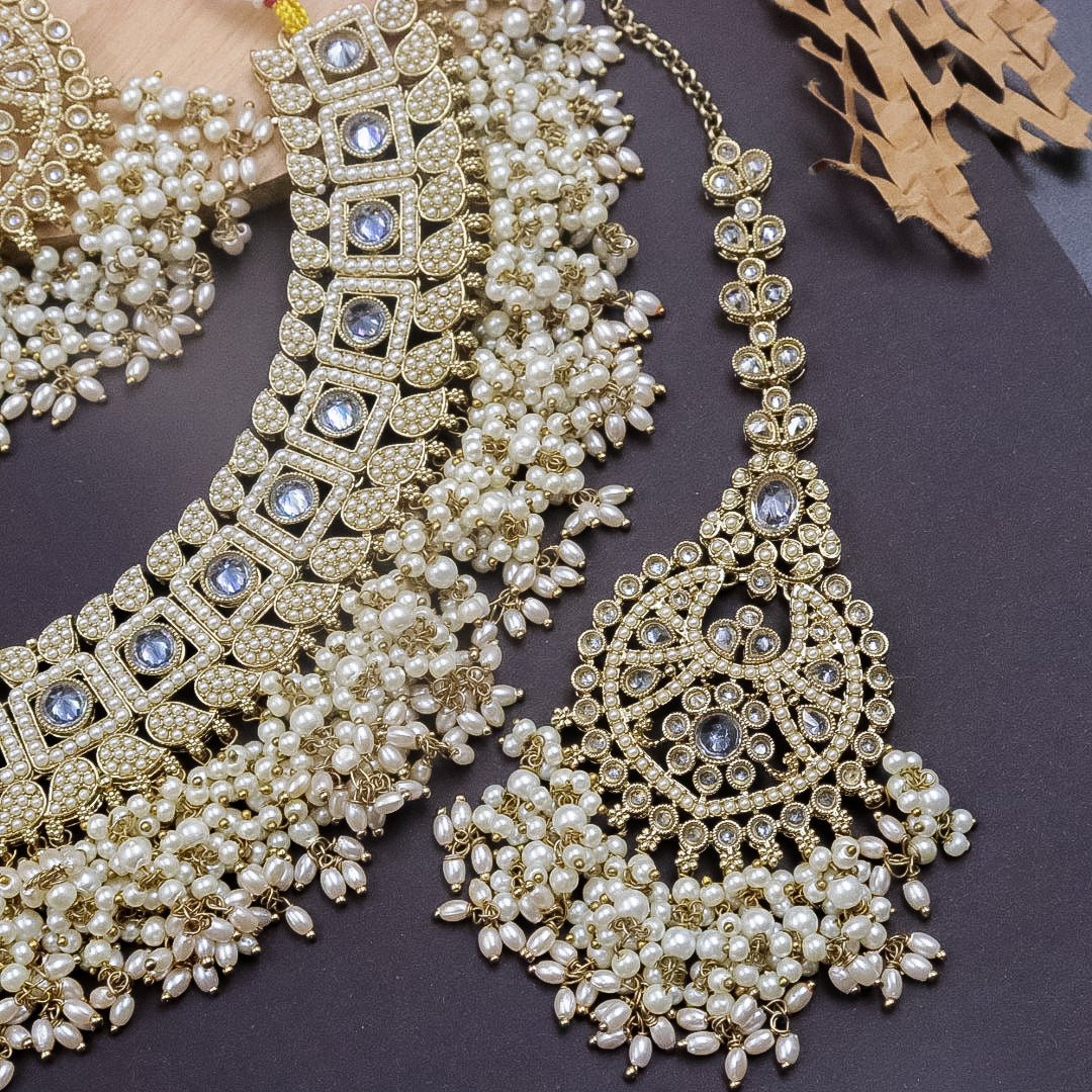 Minali Statement Set With Mangtika