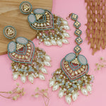 Load image into Gallery viewer, Momina Pakistani Earrings And Mangtika
