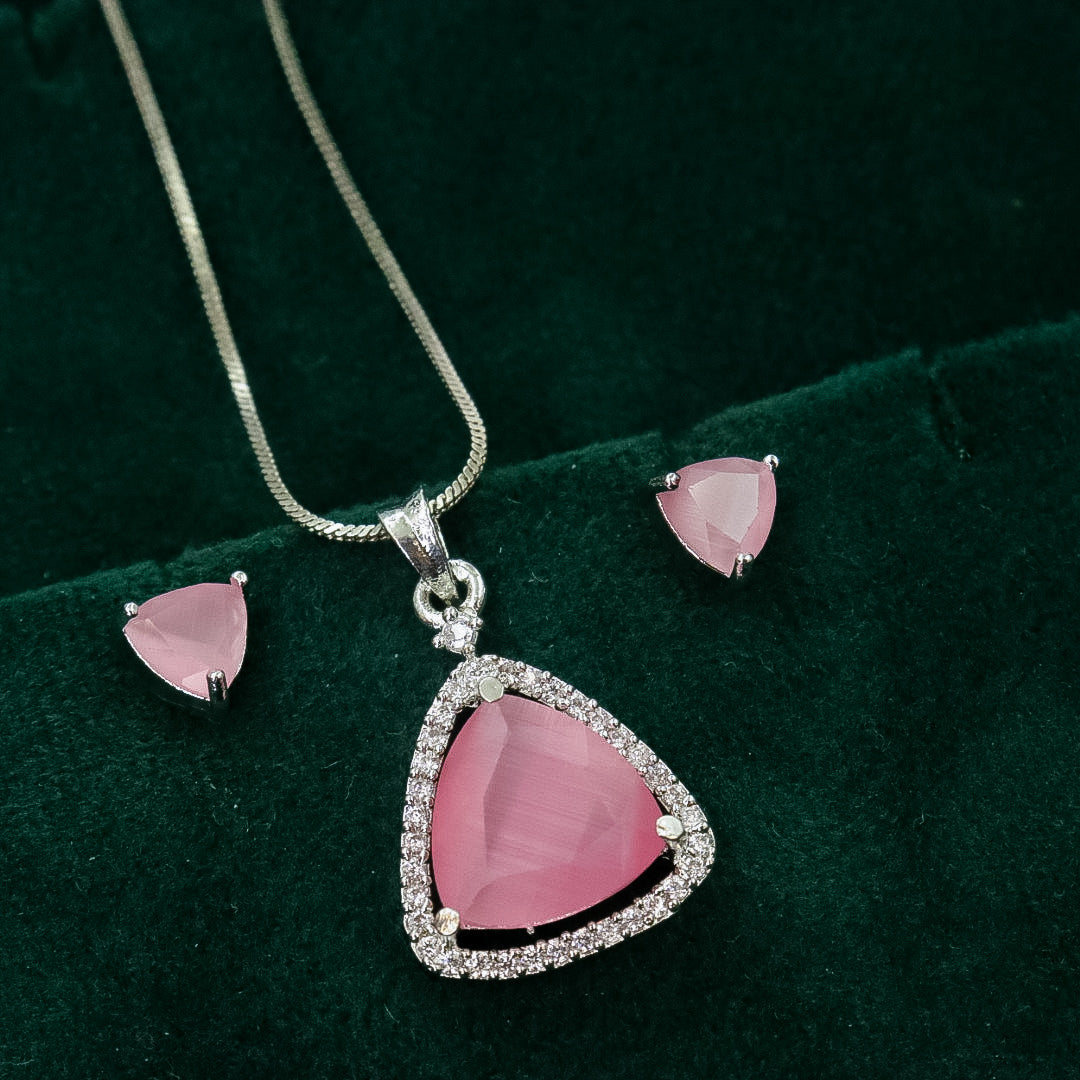 Renu AD Pendent Set