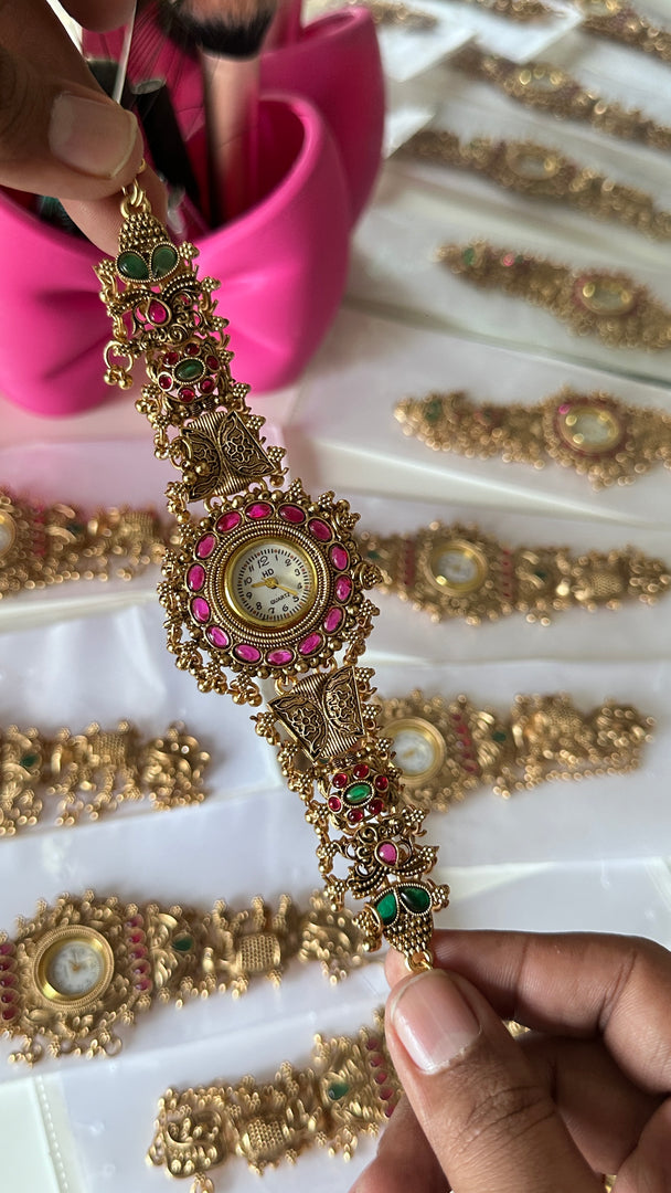 Priti Heavy Heritage Watch