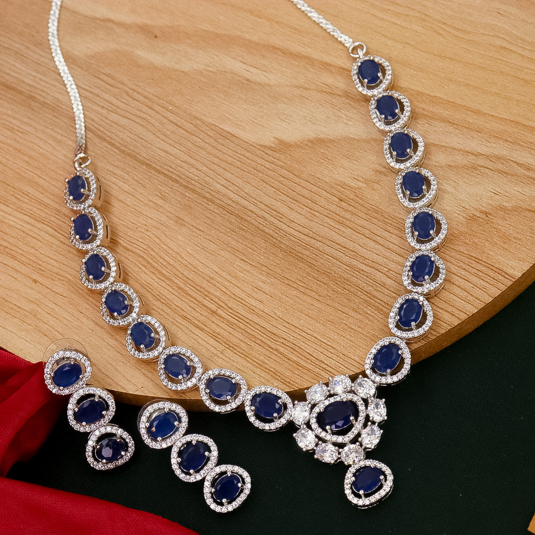 Vinyal AD Choker
