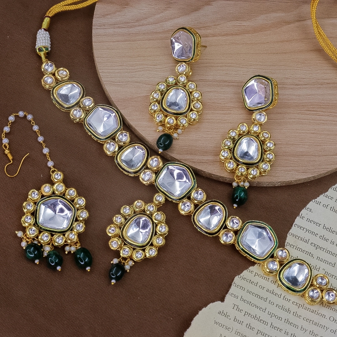 Kavita Kundan Choker With Earrings & Teeka