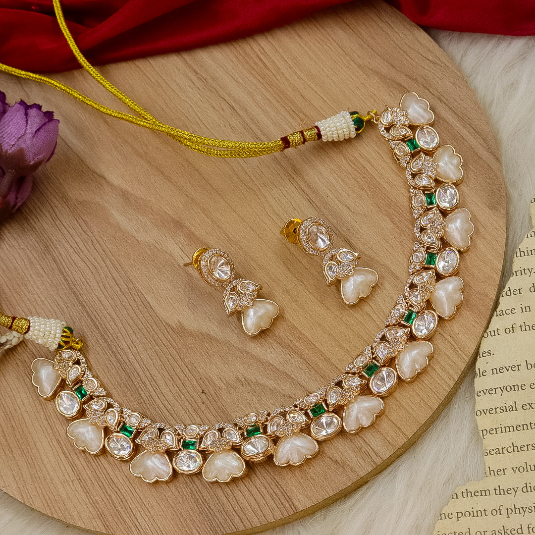 Dipna Moissante Choker