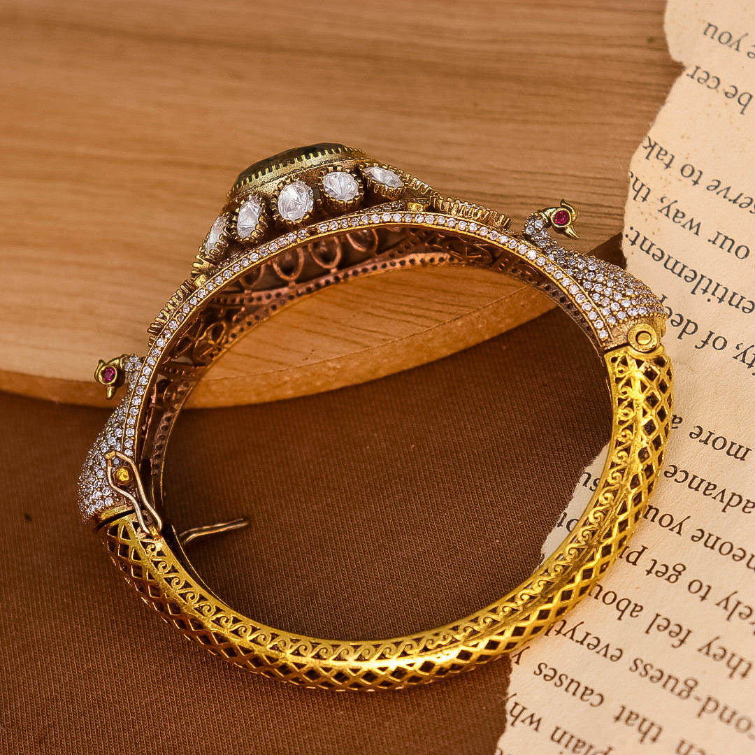 Emerald Trending Moissante Designer Kada