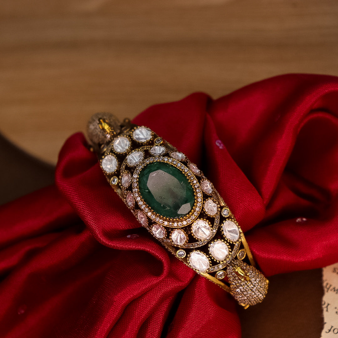 Emerald Trending Moissante Designer Kada