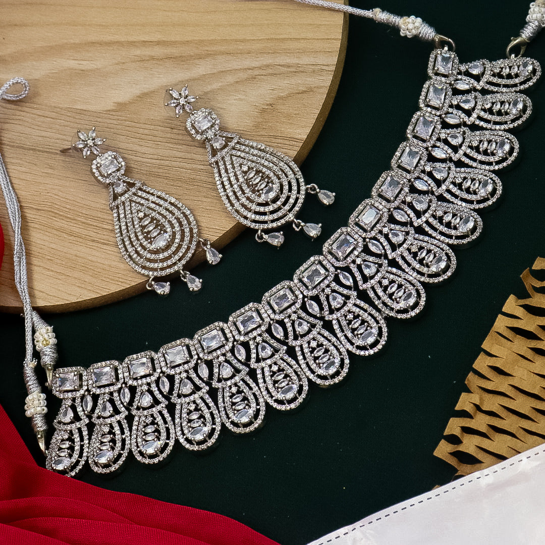 Laina AD Choker