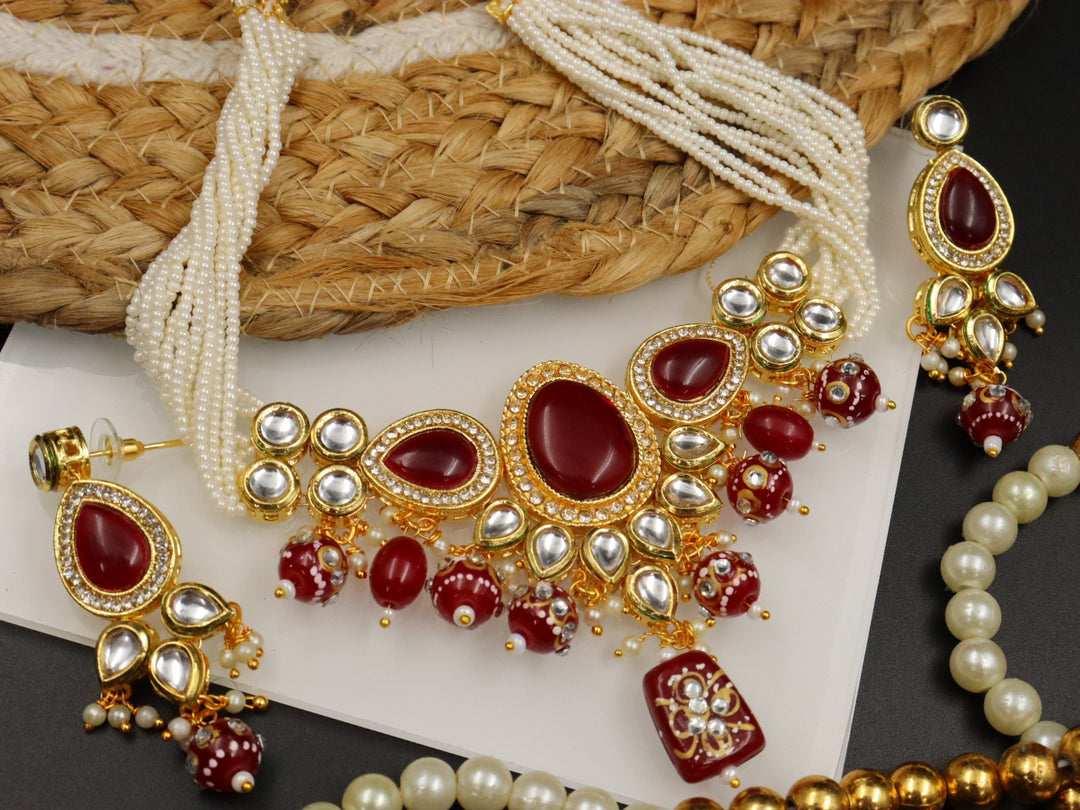 Yukta Kundan Choker With Monalisa Stones