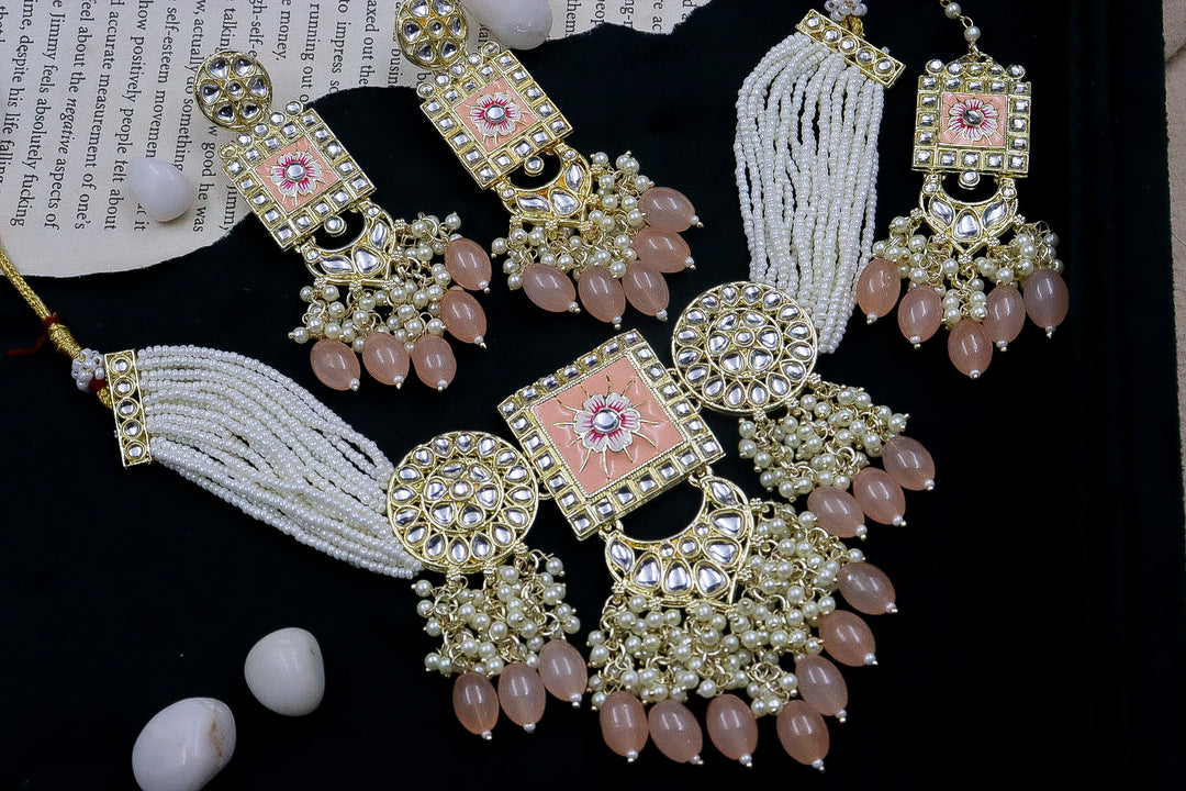 Snehreet Kundan Choker With Teeka