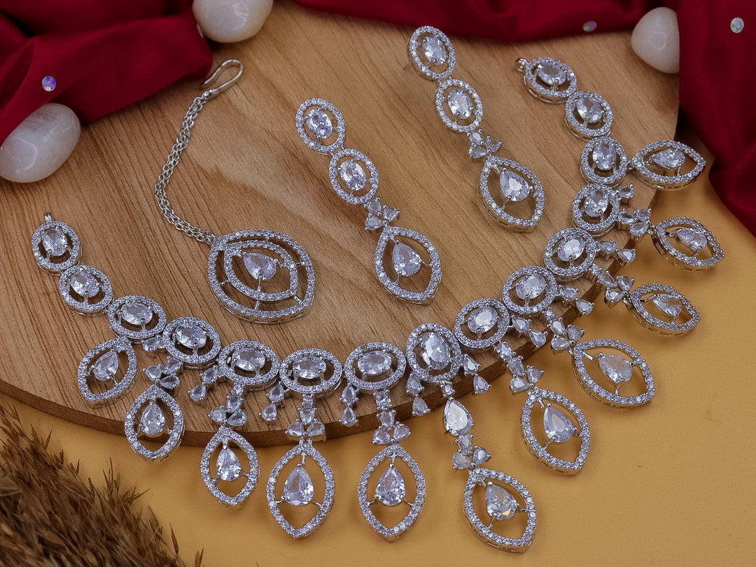 Saloni AD Choker With Mangtika