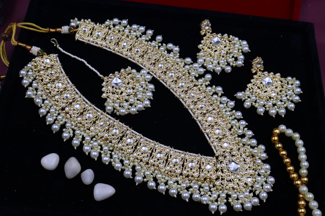 Alveera Long Kundan Neckset