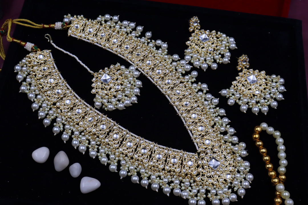 Alveera Long Kundan Neckset