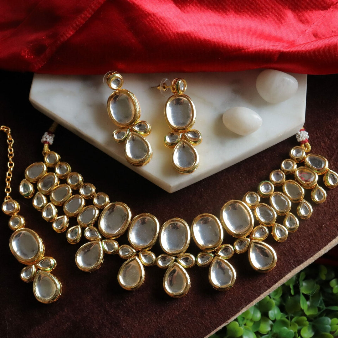 Varsha Choker Set With Teeka