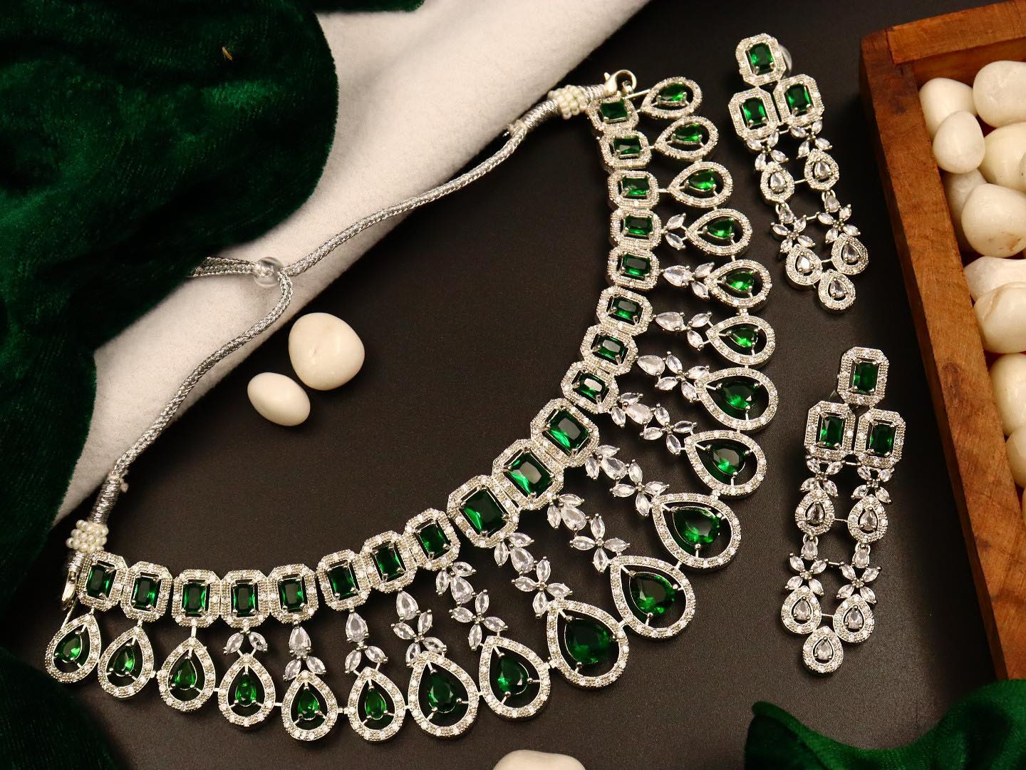 Green Alloy Based Festive Kundan Necklace Set 459JW21